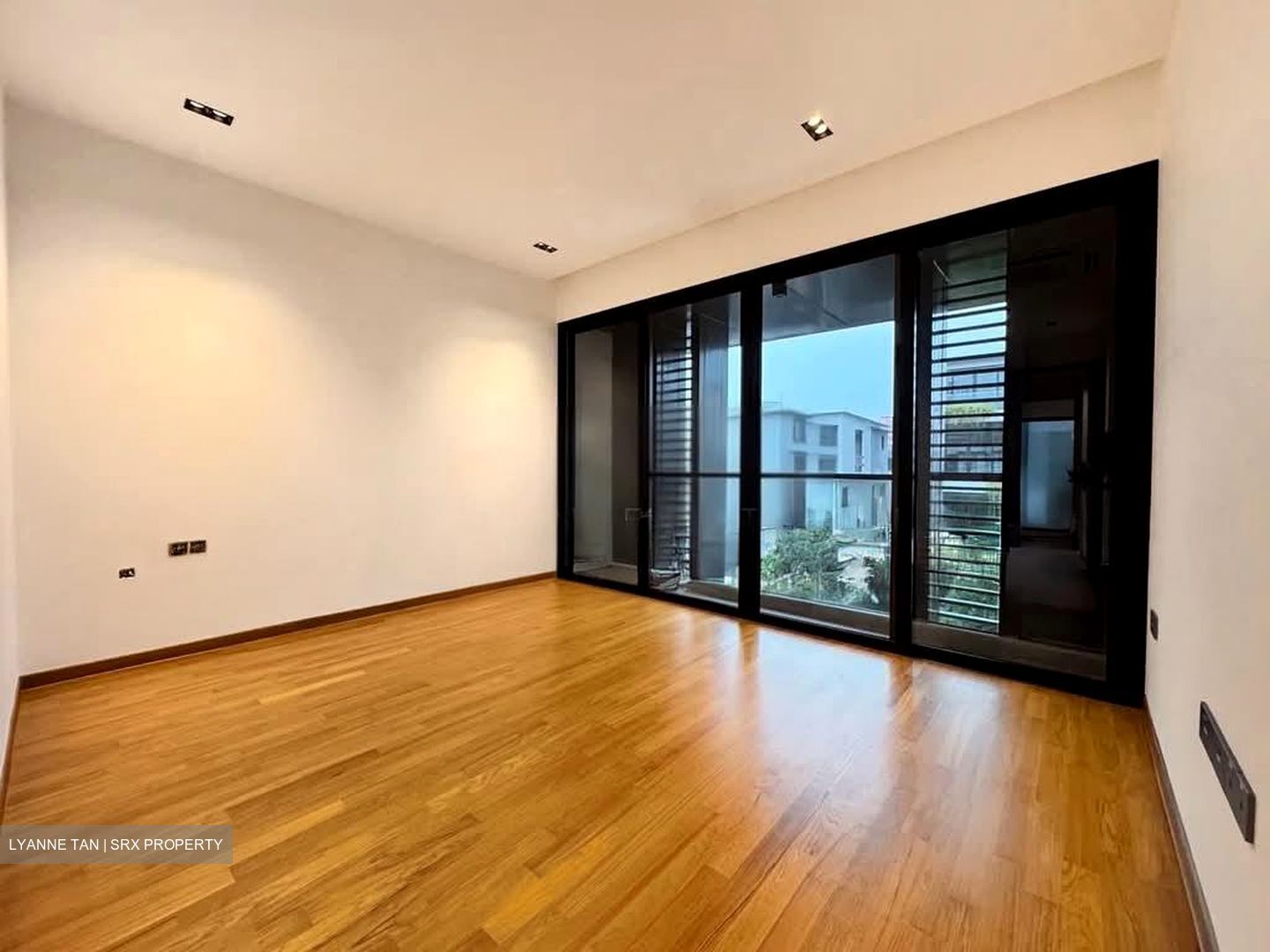 Sembawang Straits Estate (D27), Terrace #575962631